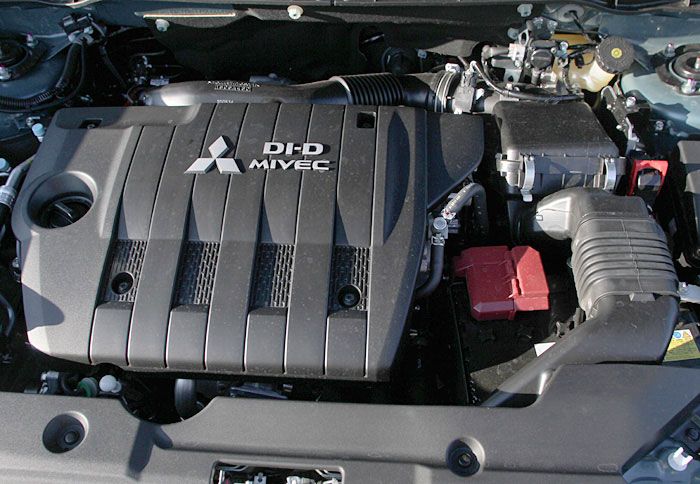 O turbodiesel των 1.798 κ.εκ. διαθέτει σύστημα μεταβλητού χρονισμού βαλβίδων εισαγωγής (MIVEC) σε παγκόσμια πρώτη για Diesel επιβατικών.